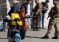 Africano insulta soldati e Italia a Milano: nessuno lo arresta – VIDEO