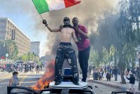 Trump dichiara guerra agli invasori stranieri: militari schiacciano rivolta clandestini a LA