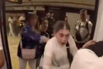 Rivolta passeggeri: borseggiatrici rom cacciate dalla metro – VIDEO