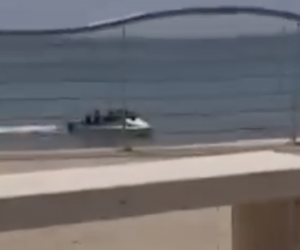Barcone di clandestini arriva direttamente sulla spiaggia – VIDEO