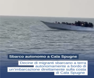 ARRIVANO DIRETTAMENTE A LAMPEDUSA CON MEZZI DA SBARCO – VIDEO