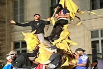 Parigi è caduta, bandiera islamica issata su statua Santa Giovanna d’Arco