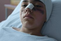 15 maranza massacrano ragazzini italiani: nasi rotti e cornee lesionate