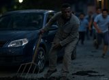 Caos nella città del Pd: africano furioso aggredisce passanti e poliziotti