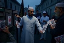 ISLAMICI DISTRIBUISCONO IL CORANO CASA PER CASA : “RIFIUTATE GESÙ”