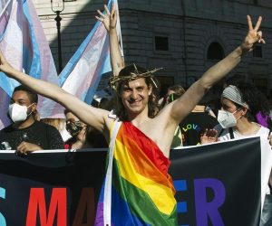 “Ti violento come un bambino di sei anni”, gay stupra ragazzino