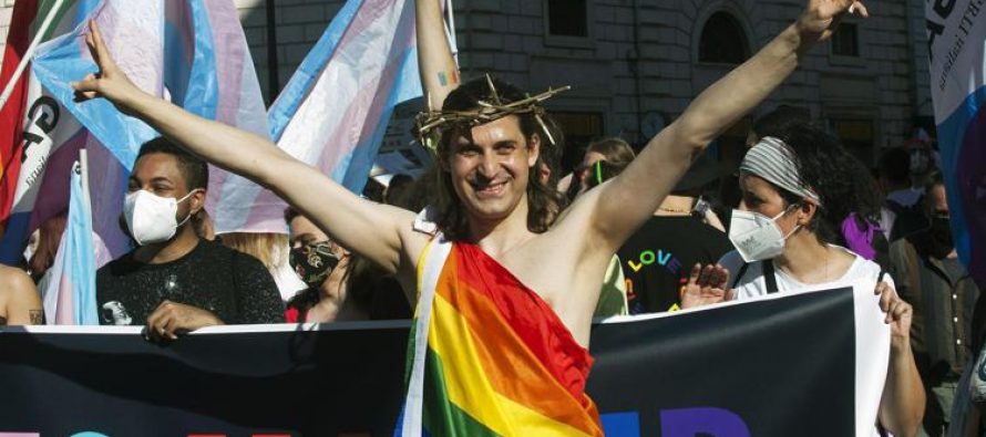 “Ti violento come un bambino di sei anni”, gay stupra ragazzino
