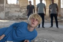 Non possono essere espulsi e loro picchiano vecchi e giovani italiani
