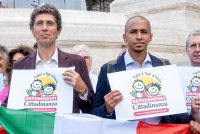 Immigrato gli conficca un coltello nel petto: 16enne grave