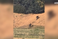 Clandestino che ha commesso 142 reati fugge dall’aereo che doveva rimpatriarlo – VIDEO