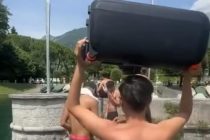 Maranza deridono Polizia: “italiani bastardi” – VIDEO