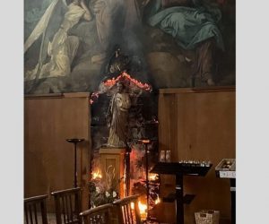 Cristiani perseguitati in Francia: bruciata un’altra chiesa