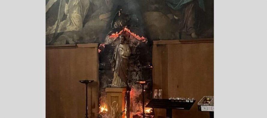 Cristiani perseguitati in Francia: bruciata un’altra chiesa