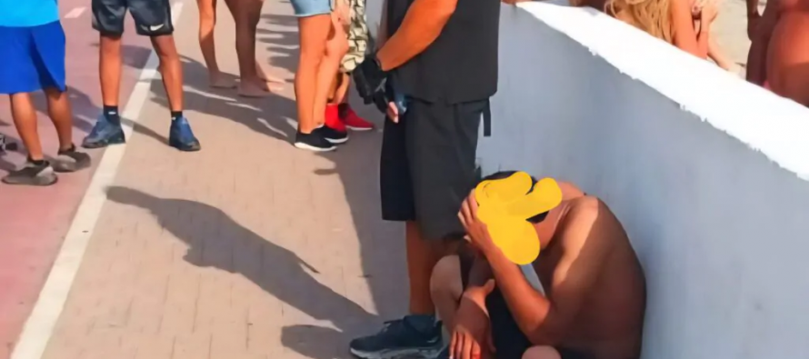 Pedofilo bengalese salvato dai carabinieri: bagnanti lo stavano linciando