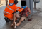 Sgozzato dai maranza sul treno: “Non voglio morire” – VIDEO