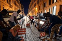 Africani erigono posti di blocco a Milano M. : italiani perquisiti