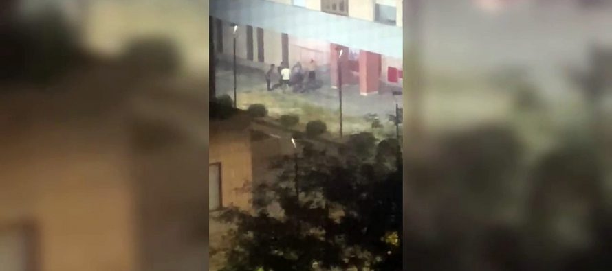 Circondato e massacrato dagli spacciatori africani: una lunga scia di sangue – VIDEO