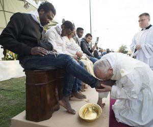 Islamici volevano uccidere Papa Bergoglio anche se si era sottomesso all’Islam