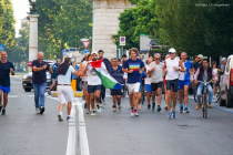 Sindaco di Pavia corre 10 km con la bandiera dei Maranza