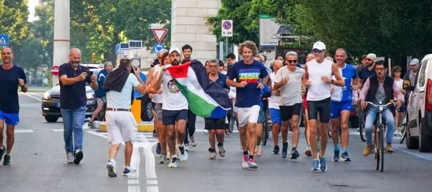 Sindaco di Pavia corre 10 km con la bandiera dei Maranza