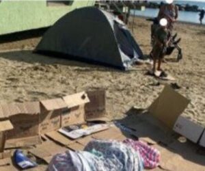 Cesenatico, zingari erigono campo nomadi in spiaggia: “Ora è nostra”