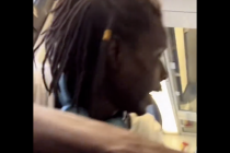 Predator senza biglietto al capotreno: “Mi stai innervosendo” – VIDEO
