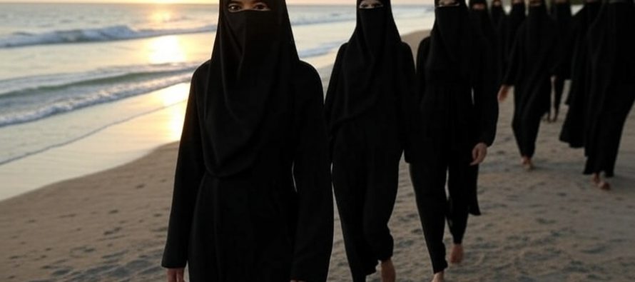 Sfilata di moda in burkini a Marina di Massa organizzata dalla sinistra