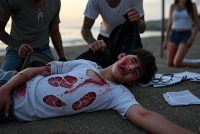 Massacrato a coltellate dai migranti: ragazzo in fin di vita a Roma