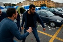 Immigrato sgozza un uomo che voleva parcheggiare nel posto auto dove dormiva