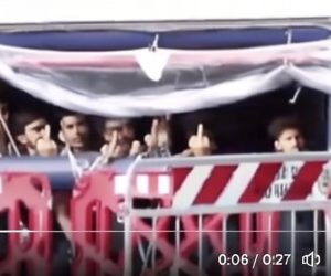 ONG tedesca scarica altri 100 soldati islamici in Italia: loro esultano – VIDEO