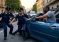 Immigrato investe poliziotto e lo schiaccia contro un’auto: ne trascina un altro sull’asfalto