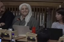 Politici islamici ci cacciano: “Se non vi pace il velo andatevene” – VIDEO