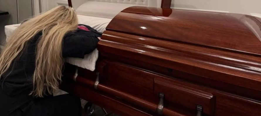 Charlie Kirk, l’assassino ha un ‘compagno’ trans: voleva uccidere un uomo bianco eterosessuale