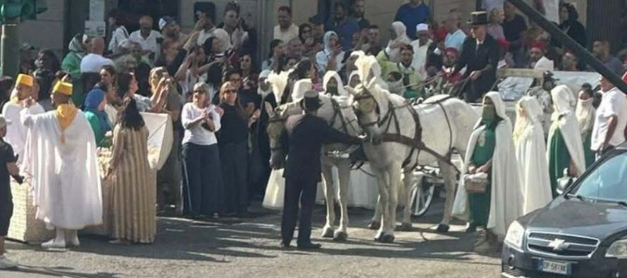 Donne velate e cavalli, il matrimonio marocchino blocca le strade di Torino – FOTO