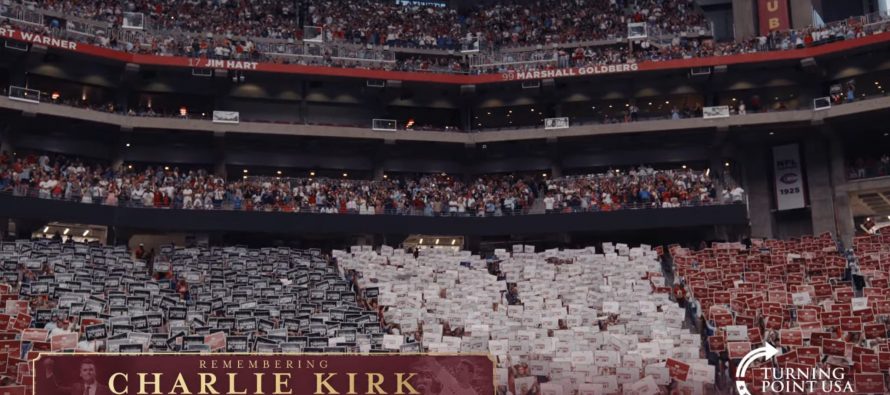 I patrioti di tutto il mondo salutano il patriota Charlie Kirk