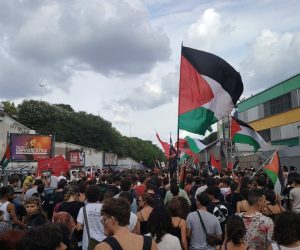 Teppisti di Hamas Bloccano Strade, Pendolari e Malati in Ostaggio – VIDEO