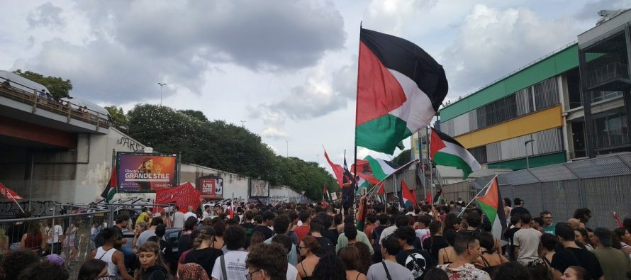 Teppisti di Hamas Bloccano Strade, Pendolari e Malati in Ostaggio – VIDEO