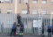 Immigrato umilia Carabinieri ma loro non possono abbatterlo – VIDEO