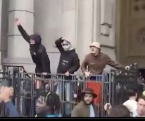 Estremisti Rossi e Immigrati Islamici Assaltano Stazione Milano: Italia è in Guerra