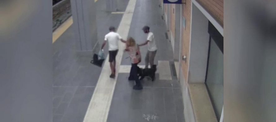 Italiana picchiata e rapinata alla stazione da immigrati – VIDEO