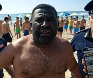 Immigrato nudo in spiaggia per fotografare i bambini: pedofilo inseguito dai bagnanti