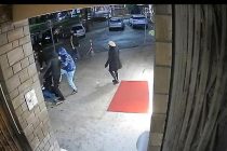 Massacrato e ridotto in fin di vita da branco nordafricani