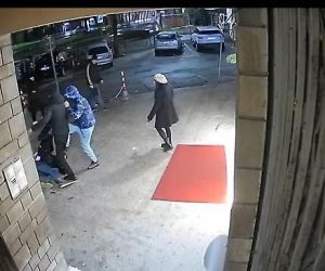 Massacrato e ridotto in fin di vita da branco nordafricani