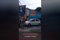 Autisti Esasperati Bastonano Borseggiatore Straniero – VIDEO