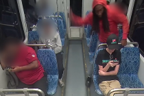 Sgozzata sul treno dal solito nero razzista: non voleva una bianca nel ‘suo’ vagone – VIDEO