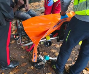 Invasori si massacrano a colpi di mazze chiodate davanti scuola – VIDEO