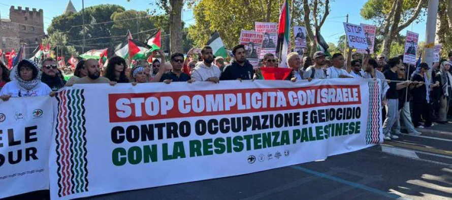 Musulmani marciano su Roma in nome di Hamas: sequestrati spranghe e maschere antigas