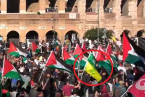 La sinistra sventola la bandiera di Hamas a Roma: pro-Pal esaltano il terrorismo islamico