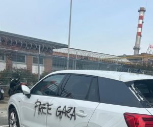 Pro-Pal distruggono decine di auto in nome di Hamas – FOTO