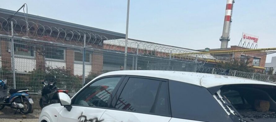 Pro-Pal distruggono decine di auto in nome di Hamas – FOTO